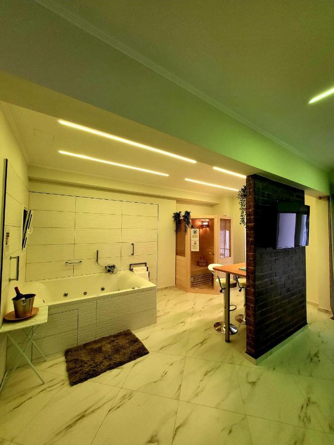 Romantic Deluxe Svite Wise Jacuzzi And Sauna Athènes Extérieur photo