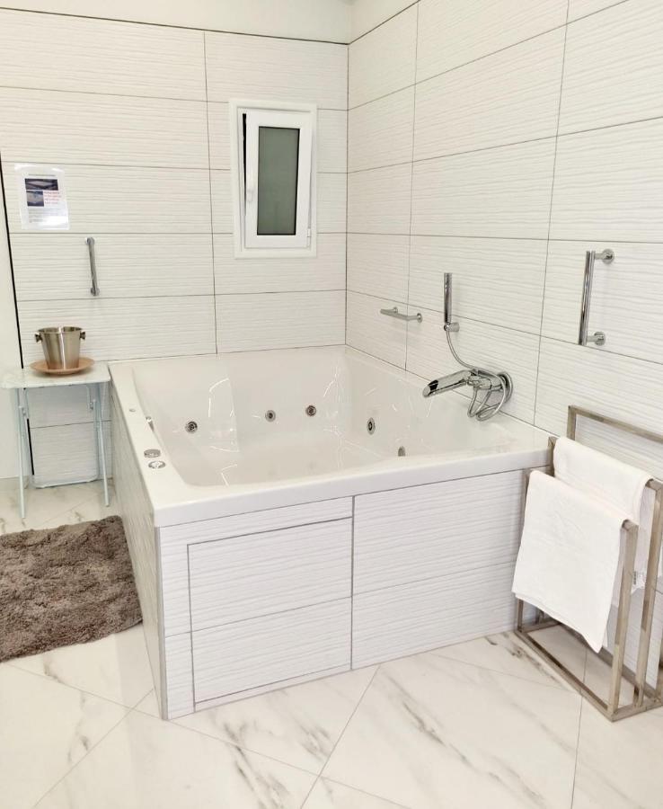 Romantic Deluxe Svite Wise Jacuzzi And Sauna Athènes Extérieur photo