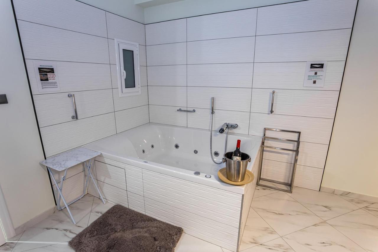 Romantic Deluxe Svite Wise Jacuzzi And Sauna Athènes Extérieur photo